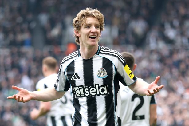 Anthony Gordon ‘open to leaving Newcastle’ as Arsenal discuss blockbuster transfer