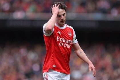 Devastated Arsenal star spotted being consoled on pitch after huge title race blow