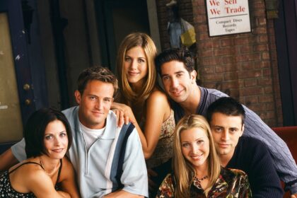 Lisa Kudrow Details Allegedly “Brutal” Behavior of Friends Writers