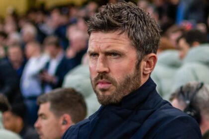 Alan Shearer thinks Man Utd should only agree very specific contract with Michael Carrick