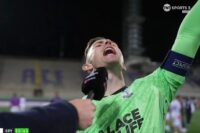 Dean Henderson interrupts TNT Sports interview to lead Crystal Palace fans in sweary chant