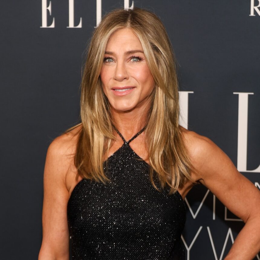 Jennifer Aniston’s New Photo With BF Jim Curtis Is Her Coziest Yet
