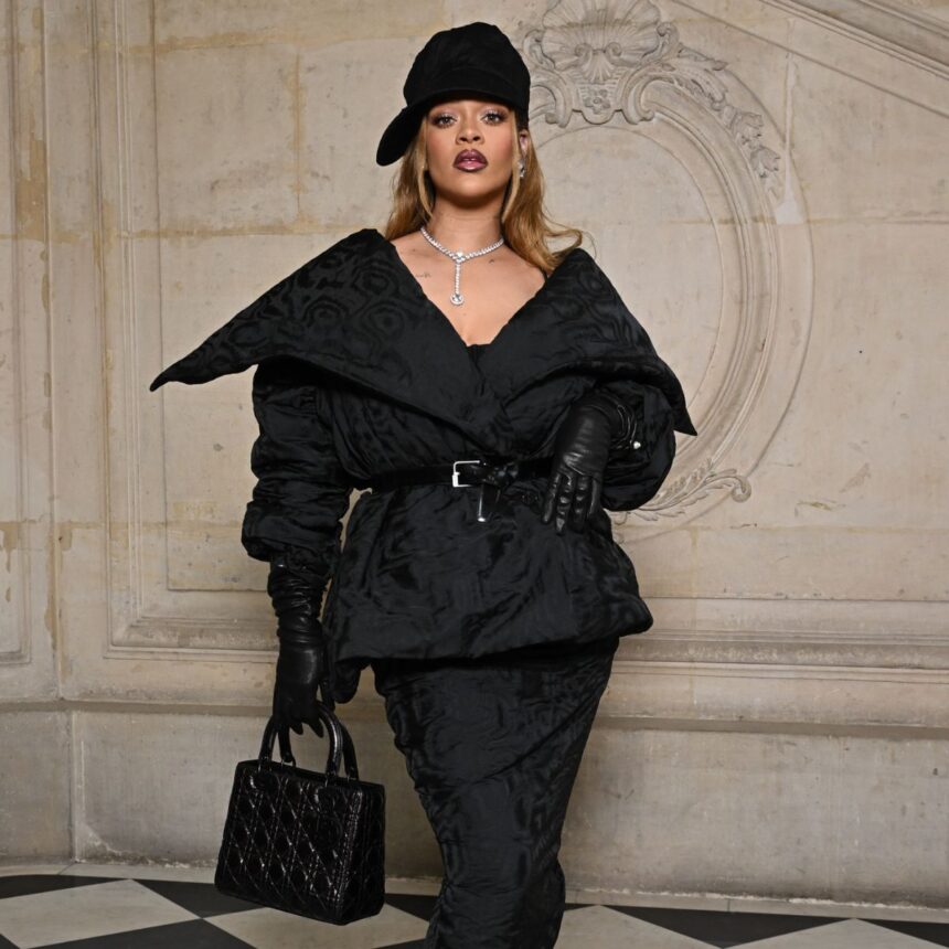 Rihanna Shuts Down Pregnancy Rumors With the Perfect Response