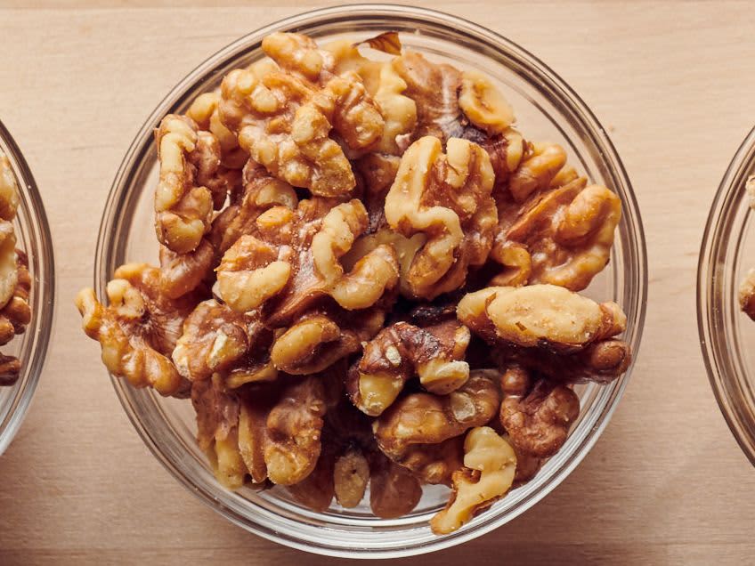 Doctors Say These Are the Best and Worst Foods to Eat Before Bed