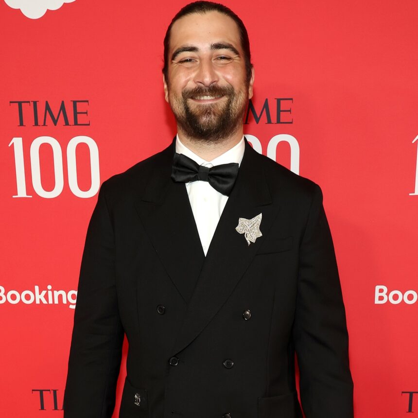 Noah Kahan Reveals He Goes Full “Hannah Montana Mode” to Stay Grounded