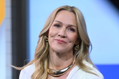 Why Jennie Garth Says Co-Parenting Forced a “Reckoning” With Herself