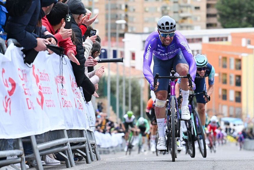 ‘I couldn’t use any of my fingers’ – Michael Matthews back on the bike after breaking both arms in training crash