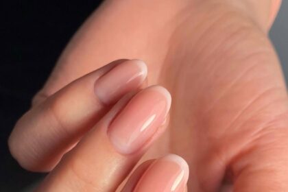 Love a Minimalist Mani? Try the “Cloudy” French