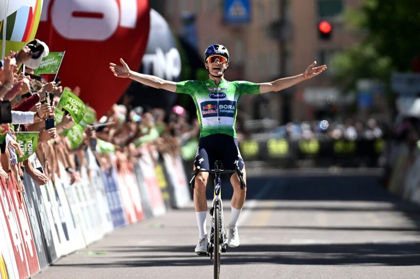 ‘I think we can fight for Giro d’Italia podium’says DS after Giulio Pellizzari’s final stage and GC victory at the Tour of the Alps