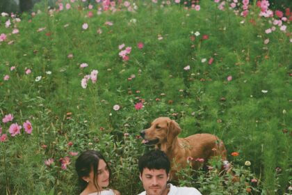 8 Engagement Photo Outfit Ideas for Every Type of Bride