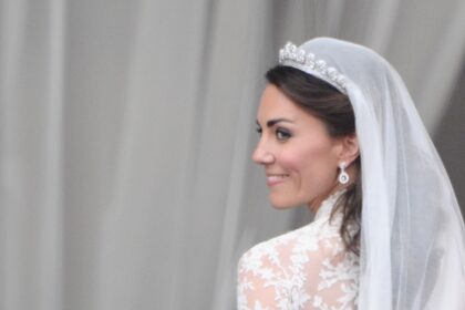 A Detailed Look at Kate Middleton, the Princess of Wales’s Unforgettable Wedding Dress