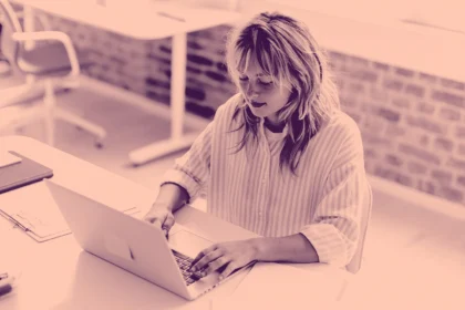 Why Charging by the Hour Is Failing Women Entrepreneurs