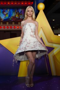 The Best Dressed Stars of the Week Balanced Drama With Simplicity