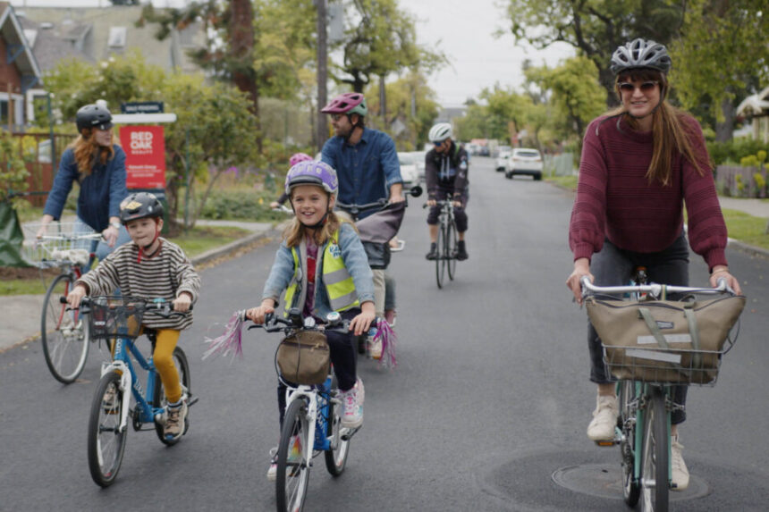 Kidical Mass: A Family That Bikes Together (Video)