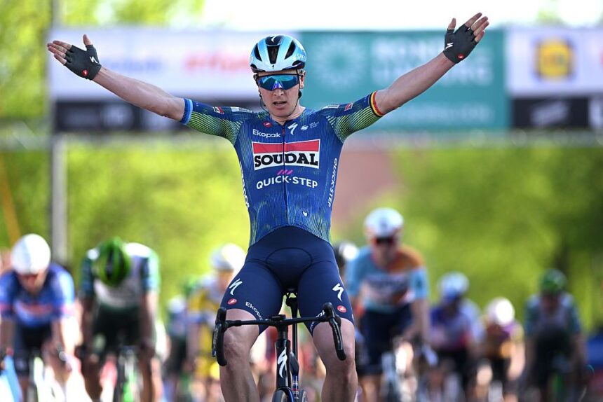 Ronde van Limburg: Tim Merlier decimates field with searing sprint victory