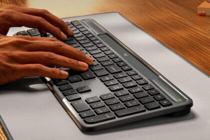 Record markdown on the Logitech Signature Slim Solar Plus keyboard