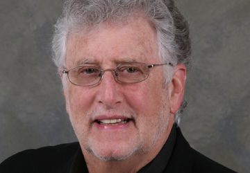 Mitchell Fink, Gossip Columnist, Author and Entertainment TV Personality, Dies at 82