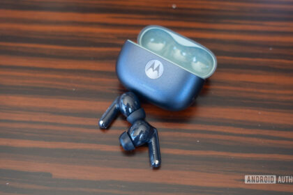 Motorola’s new Bose-tuned earbuds are finally reaching the US