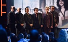 Journey’s Neal Schon Responds to Arnel Pineda Claims He Was Stopped From Leaving the Band