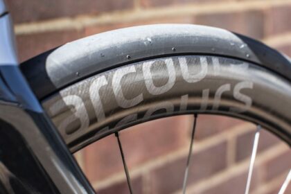 Parcours’ revolutionary vibration-damping Strade GT wheelset is made from reclaimed carbon fibre – and the technology works