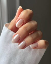 Soft Chrome Nails Are a Springtime Twist on the Shimmering Trend