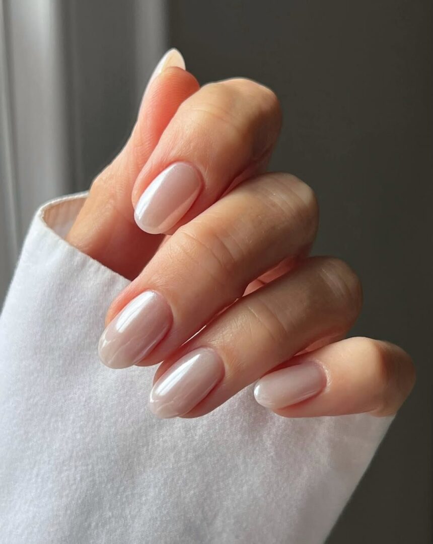 Soft Chrome Nails Are a Springtime Twist on the Shimmering Trend