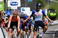 ‘I’m living my best love story’ – Giulio Pellizzari dedicates victory to his girlfriend’s late father after Tour of the Alps stage 2