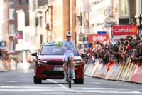 Liège-Bastogne-Liège Femmes: Demi Vollering unmatched on Côte de la Redoute in 35km solo move to triumph with record third victory