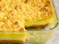 Lemon Cream Cheese “Dump Cake” Is So Easy, Anyone Can Make It