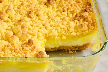 Lemon Cream Cheese “Dump Cake” Is So Easy, Anyone Can Make It