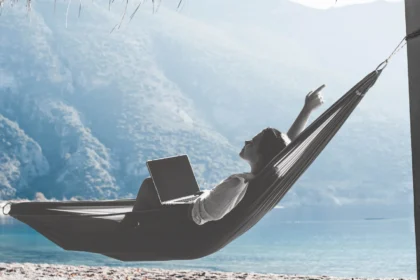 5 Side Hustles That Let You Travel More and Work Less