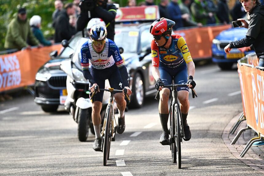 ‘Last year I was lucky’ – Tables turn on Mattias Skjelmose as he cannot match a fully fit Remco Evenepoel in the Amstel Gold Race