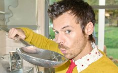 Jack Antonoff Reacts to Ticketmaster Canceling Some Harry Styles Ticket Sales After They ‘Caught Scalpers’: ‘You Caught You?’