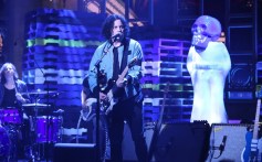 Jack White Hilariously Flubs Guitar Solo in Jack Black’s ‘SNL’ Country Song Sketch: Watch