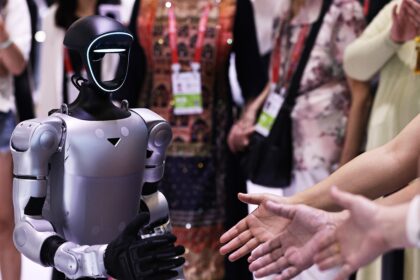 Japan tests robot baggage handlers at Tokyo airport