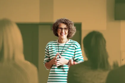 Boss or Leader? The Key Differences That Impact Team Performance