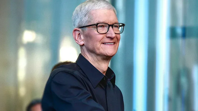 Tim Cook Reveals the First Thing He Did as CEO Every Day. It’s a Leadership Habit Everyone Should Steal