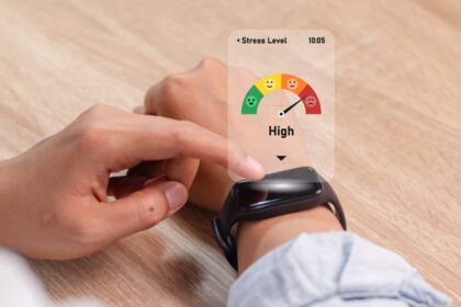 My Smartwatch Gives Me Health Anxiety. Experts Explain How to Make It Stop