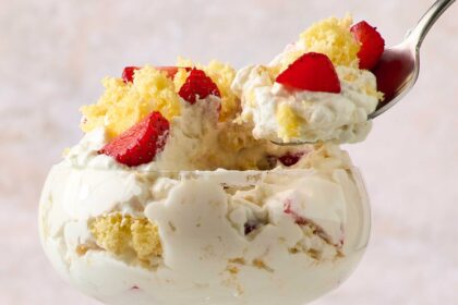 “Strawberry Shortcake Fluff” Is the 10-Minute, No-Bake Dessert of Spring