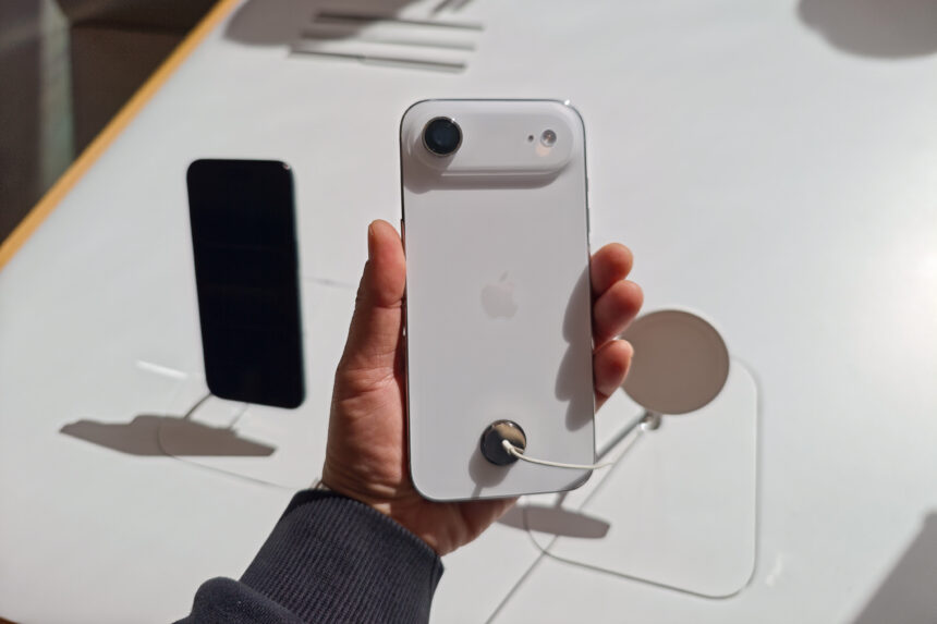 Users say new iPhones struggle to turn back on after the battery dies, despite recharging