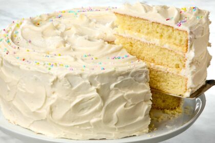 This Grocery Store Cake Is So Good, My Mom Orders It for Her Own Birthday Every Single Year