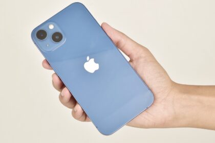 Why you should hold on to your old smartphone