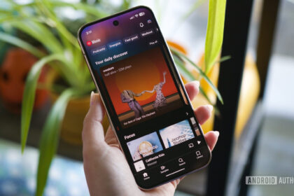 YouTube Music finally lets you get chatty while listening to albums