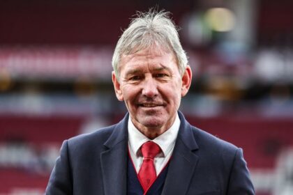 Bryan Robson tells Man Utd to hire Michael Carrick TODAY in strong message to board