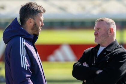 Wayne Rooney makes Man Utd title prediction and sends Michael Carrick warning