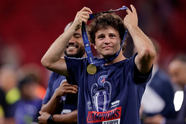 Celebrating PSG star takes brutal shot at Arsenal after Champions League win