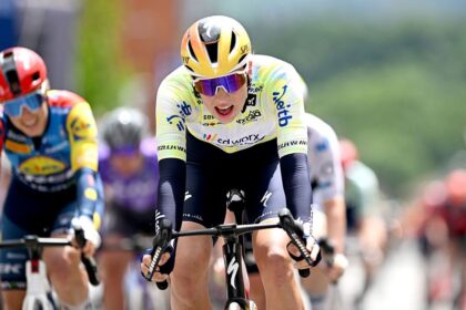 ‘You need to pick your battles’ – Yellow jersey Mischa Bredewold holds Itzulia Women race lead as late attackers disrupt her focus for another stage win