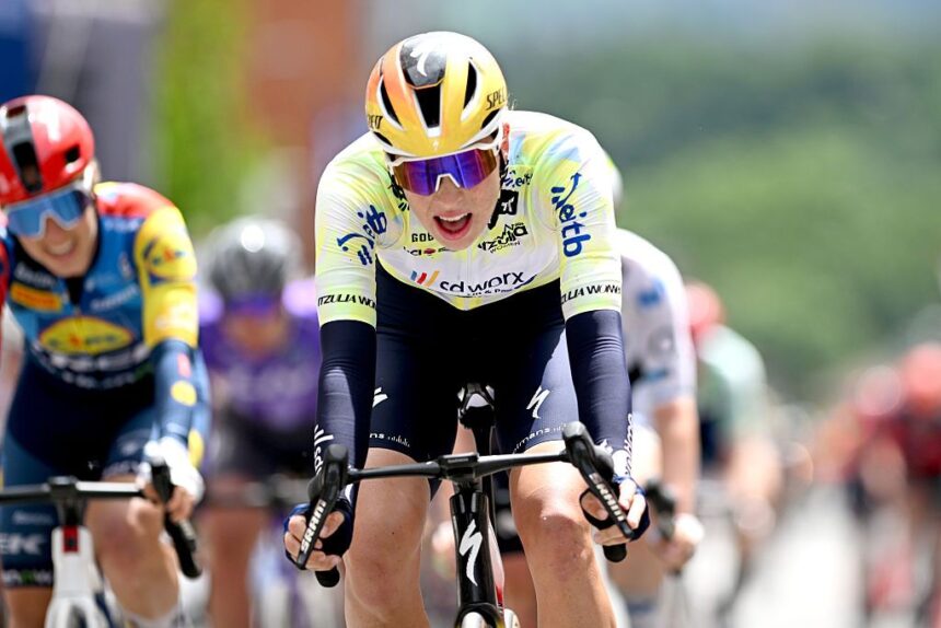 ‘You need to pick your battles’ – Yellow jersey Mischa Bredewold holds Itzulia Women race lead as late attackers disrupt her focus for another stage win