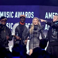 Emotional Fergie Reunites With Black Eyed Peas “Brothers” at AMAs 2026
