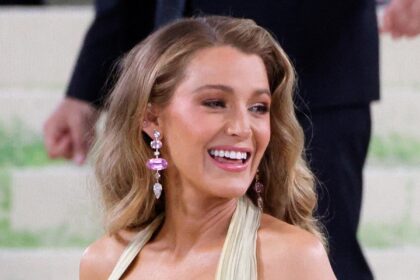 Met Gala 2026: Hugh Jackman Saves Blake Lively From Dress Malfunction